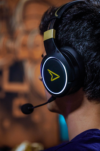 Lexip Metaltech Headset – Wireless Low Latency, 32H Battery Life – Radiance Gold