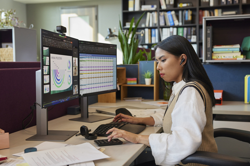 HP Poly Poly Voyager Free 60+ UC Black Touchscreen Charge Case for BT700 USB-A Adapter